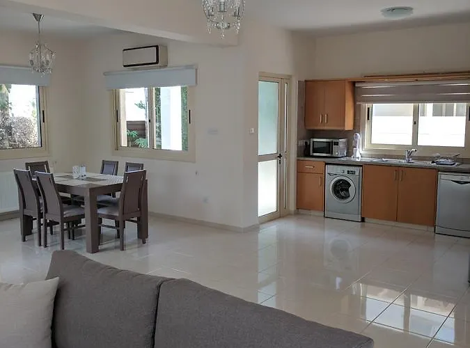 فيلة Anthorina 9 بروتاراس